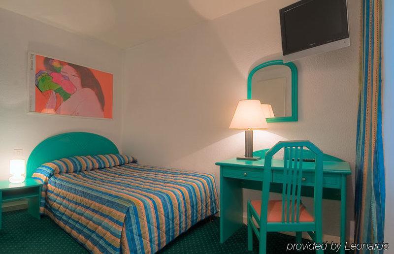 Hotel Croix De Malte Paris Zimmer foto